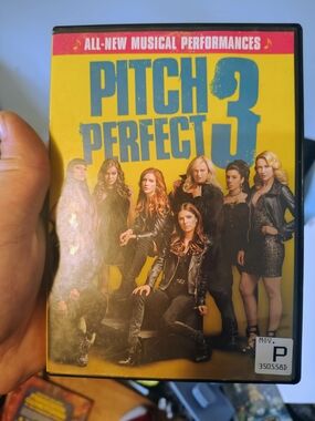 Universal Pitch Perfect 3 DVD — Yellow & Blue Cover